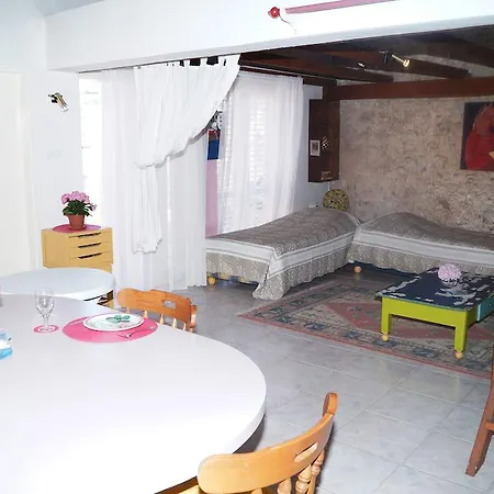 Art Apartment *